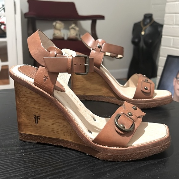 Frye Shoes - 🆕🏷️Frye Leather Wedge Sandals